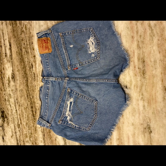 Levi’s shorts - Picture 3 of 5